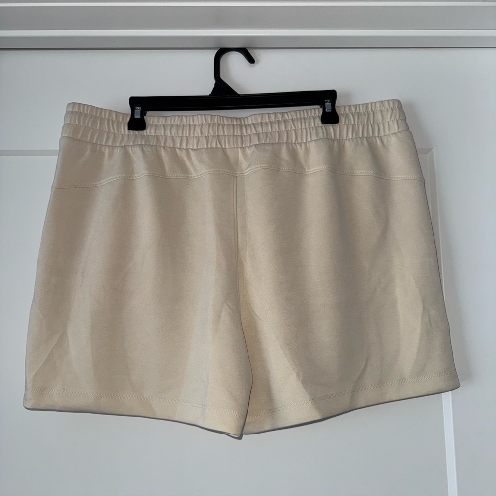 NWT- Member’s Mark Women’s Cream Luxe Short Size XXL - Picture 2 of 6